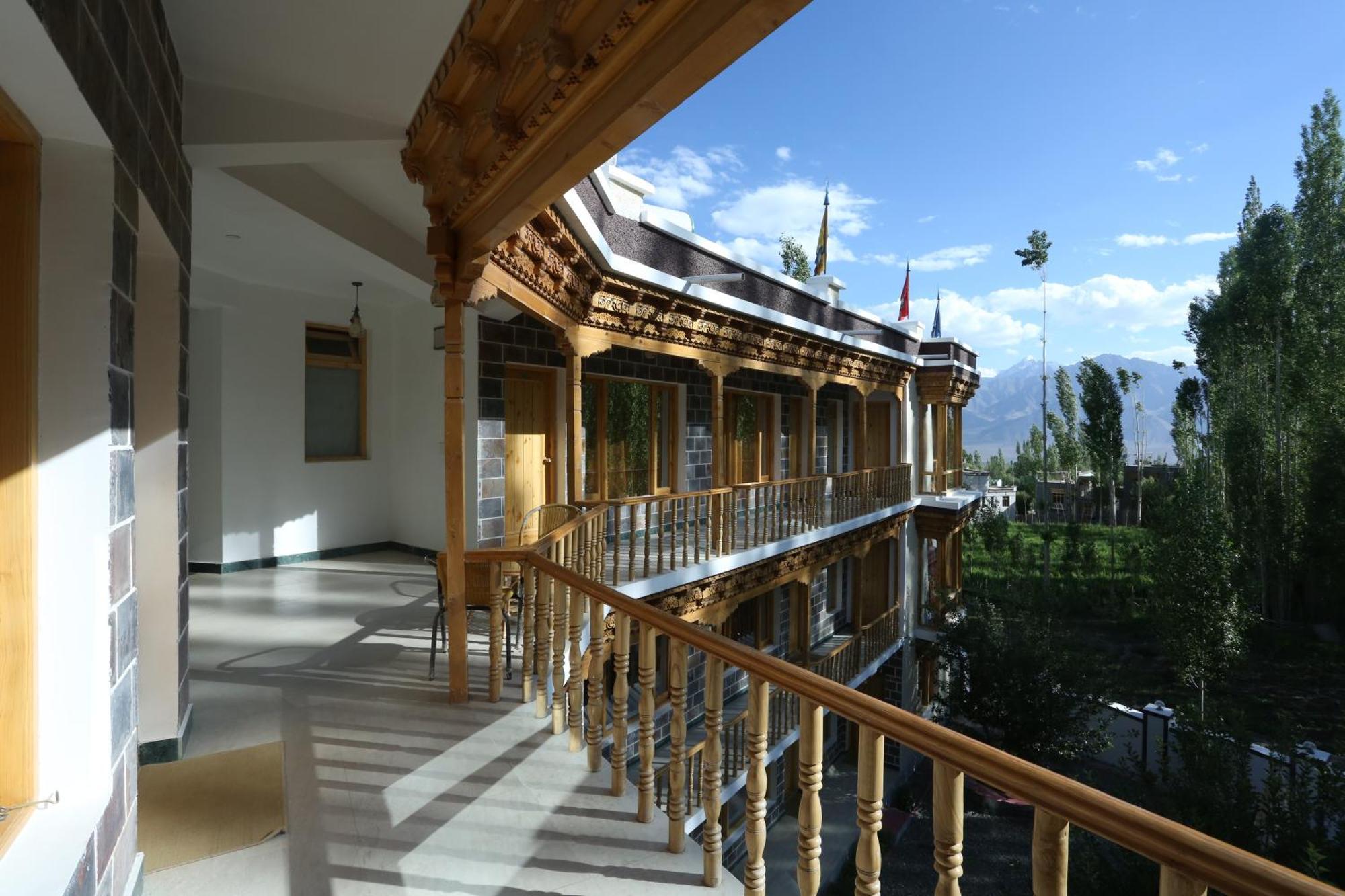 Hotel Lhalingkha Лех Экстерьер фото