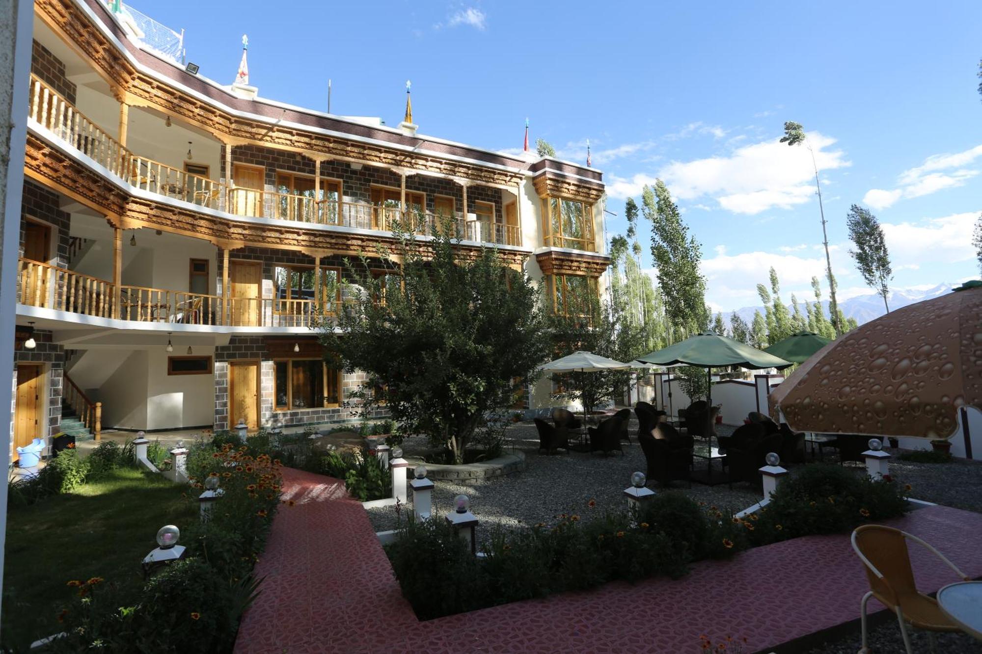 Hotel Lhalingkha Лех Экстерьер фото