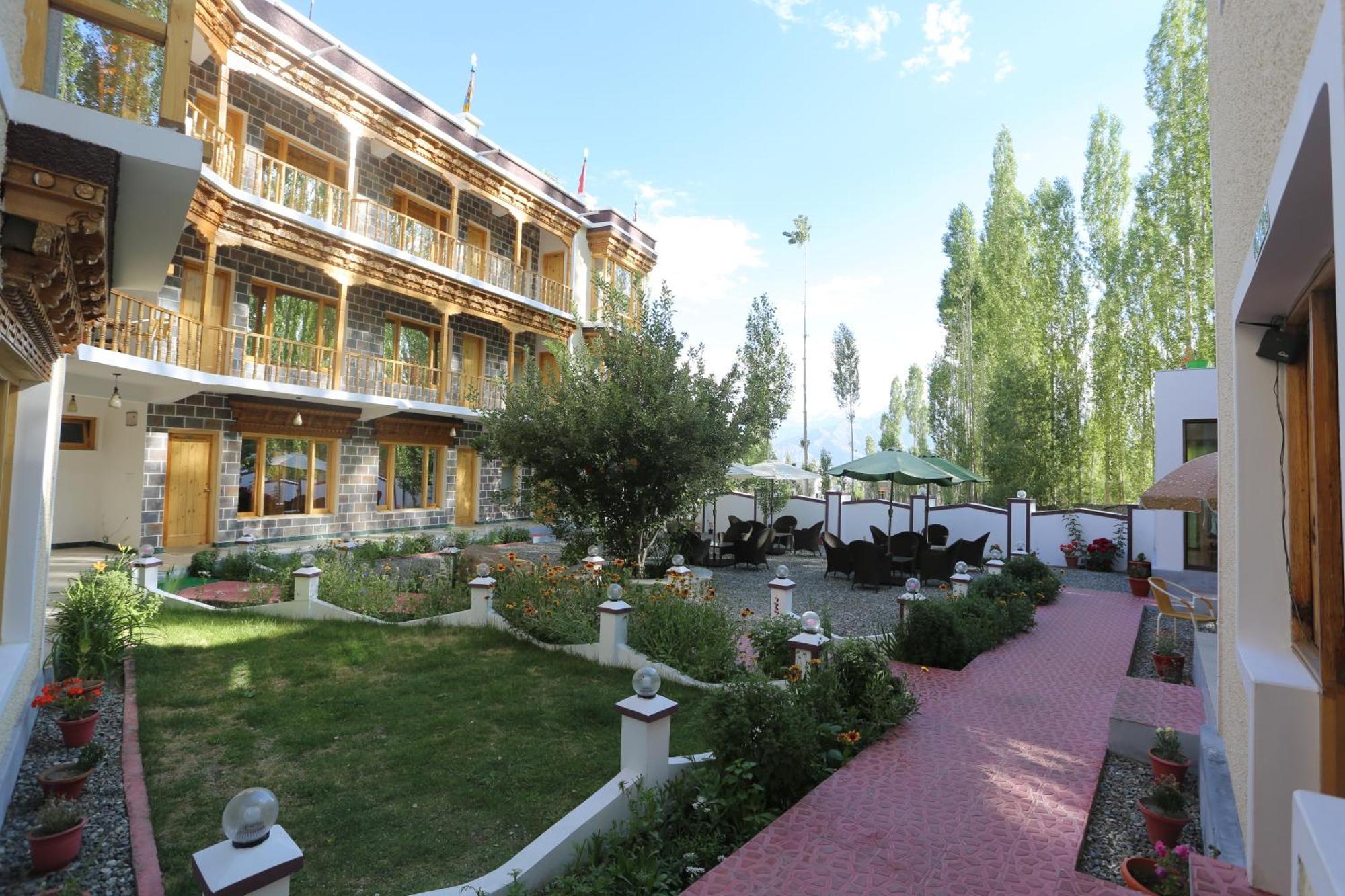 Hotel Lhalingkha Лех Экстерьер фото