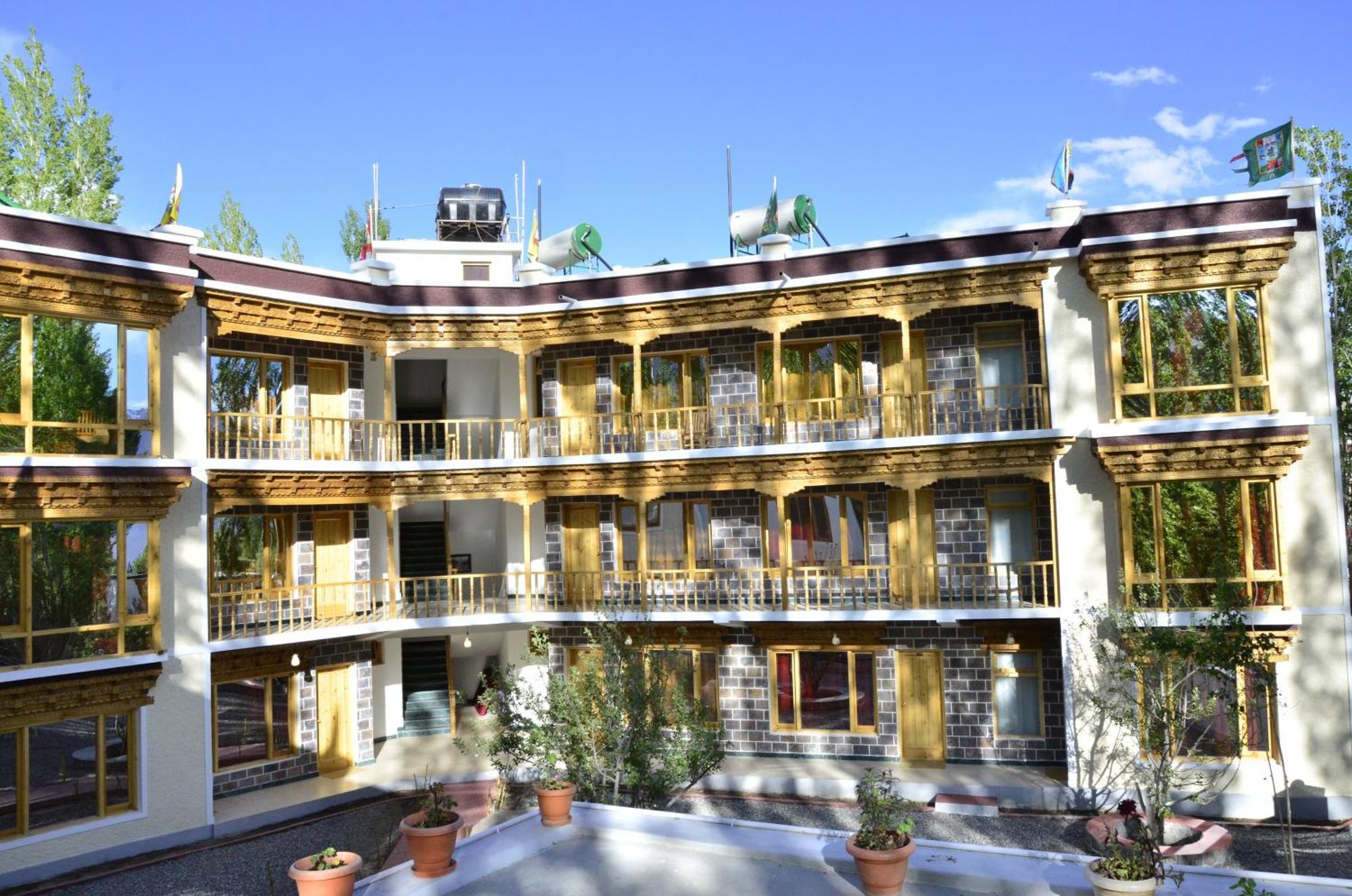 Hotel Lhalingkha Лех Экстерьер фото